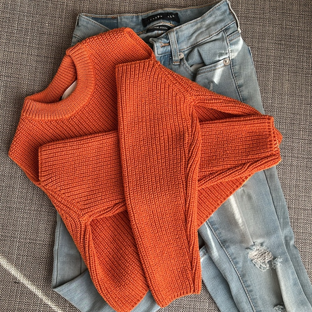 Outfit for girlss! Zara Orange Sweater (size 9-10)
&Aeropostale Jeans (size 000)